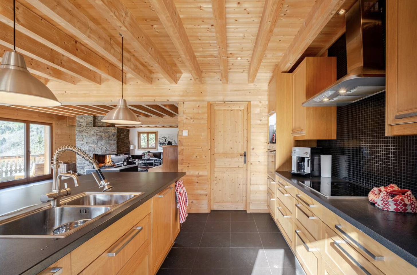 Modern 4BR Chalet